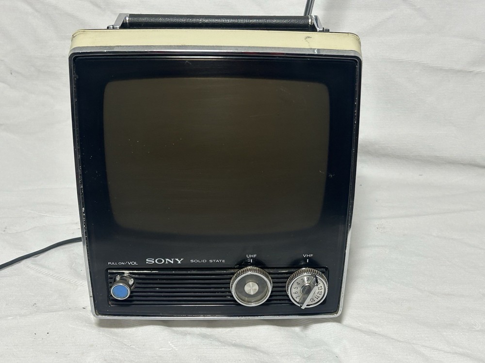 Vintage Sony Solid State Portable TV Model TV-950  WORKING