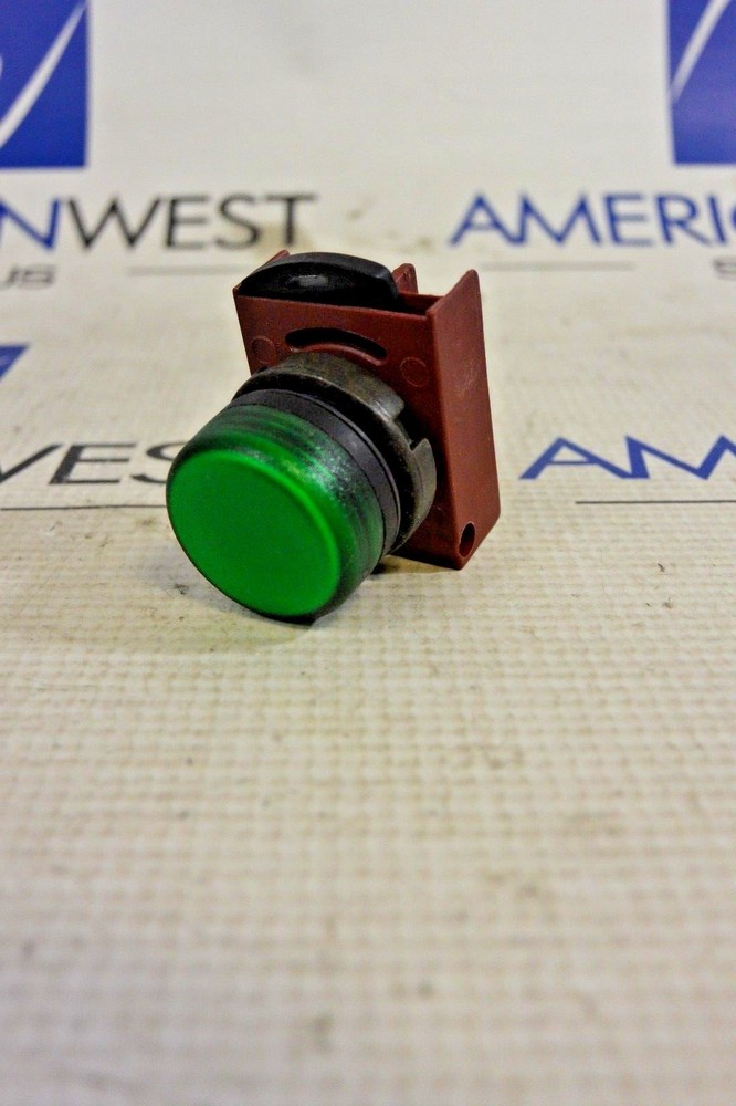 NEW GE C-2000 PUSHBUTTON 9XLVD GREEN LENS