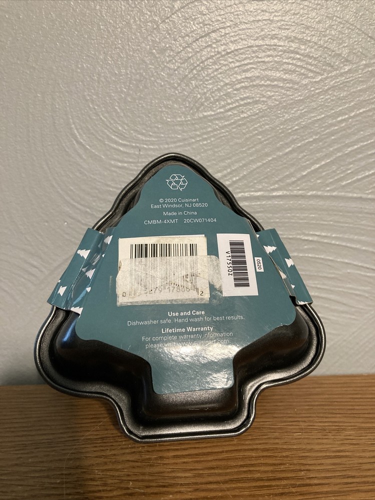 Cuisinart 4-PC MINI CHRISTMAS TREE PANS SET