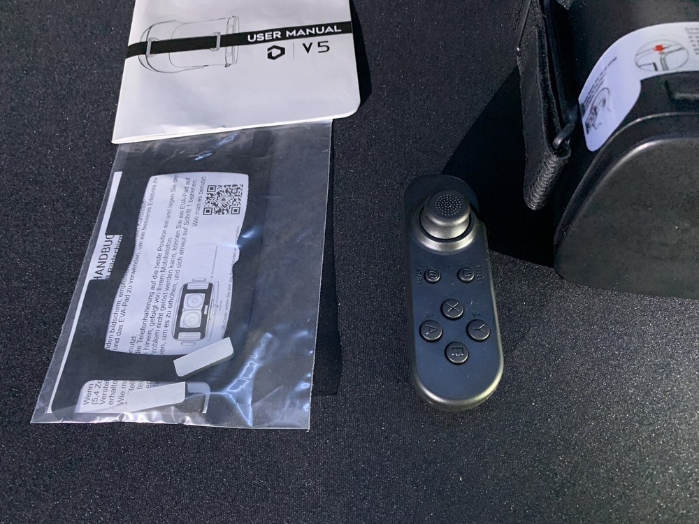 DESTEK V5 VR Headset with Bluetooth Controller - Read Description