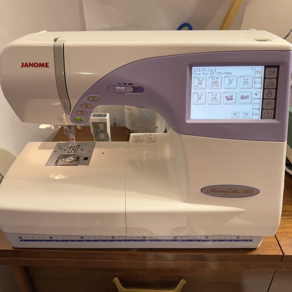 Janome Memory Craft 9500 Computerized Embroidery Sewing Machine MC9500 WORKS!!