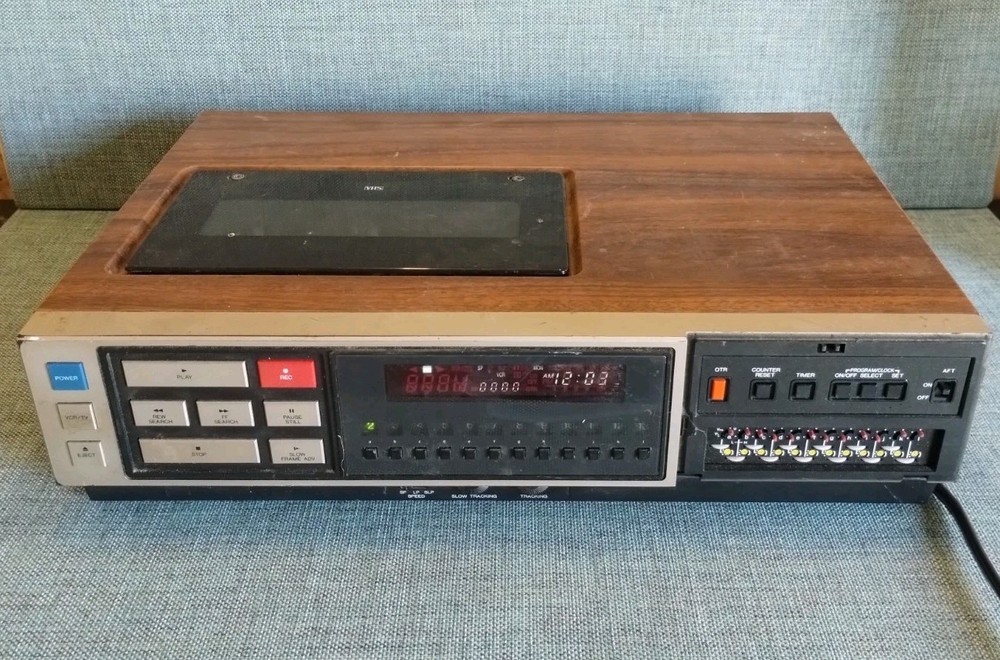 Quasar VH5041XW  Video Cassette Rec. Top Load -Powers On - Untested