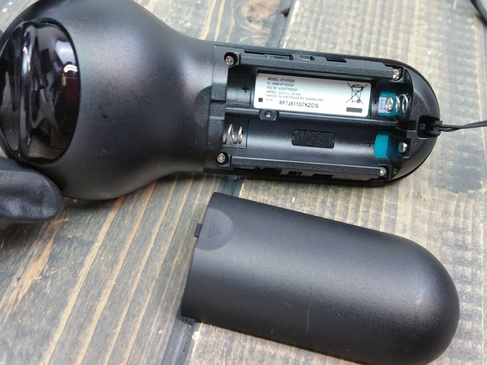 SAMSUNG GEAR VR CONTROLLER ET-YO324 with Hand Strap