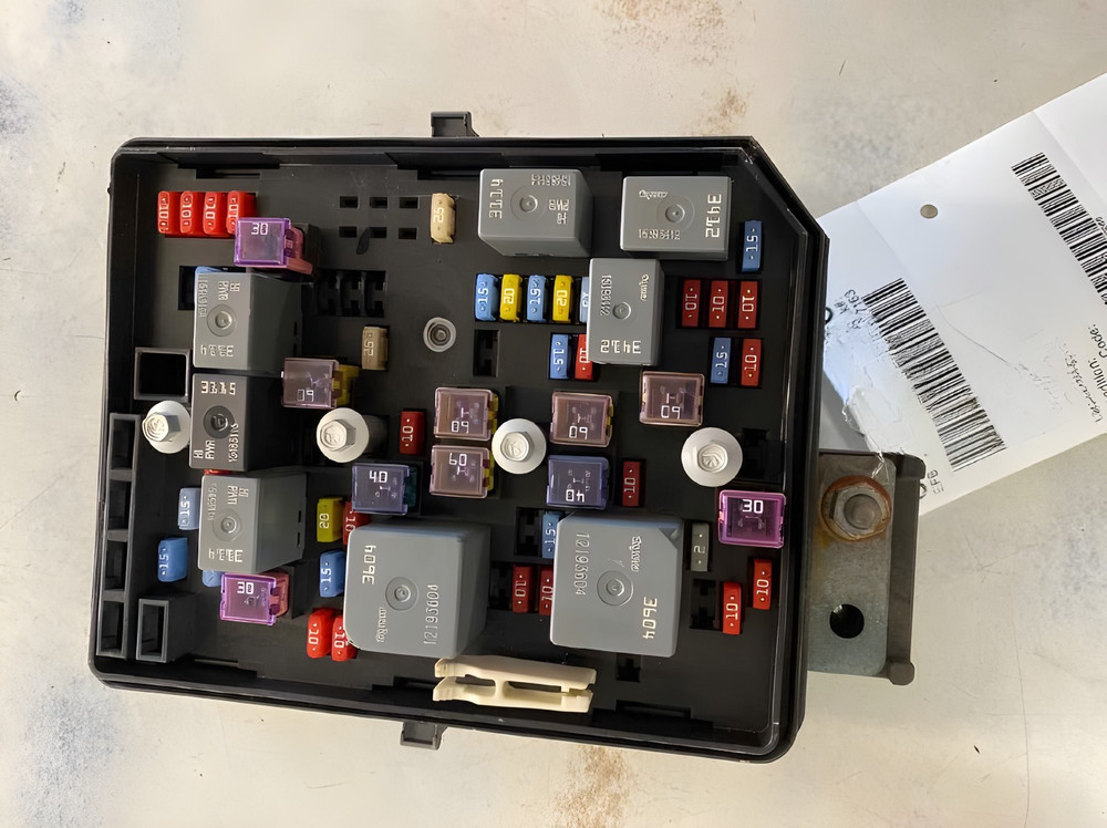 2006-2007 Chevy Impala Chevy Monte Engine Fuse Box Assembly OEM