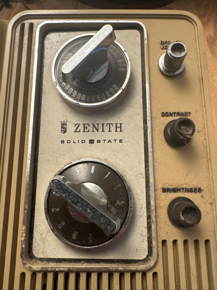 Zenith Solid State 1977 Model J091L Chassis 9JB1X Mint Condition
