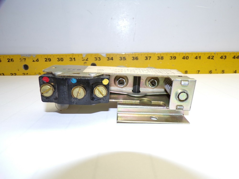 NEW JOHNSON CONTROLS DIFFERENTIAL PRESSURE CONTROL 7/60 PSIG P12AE-3