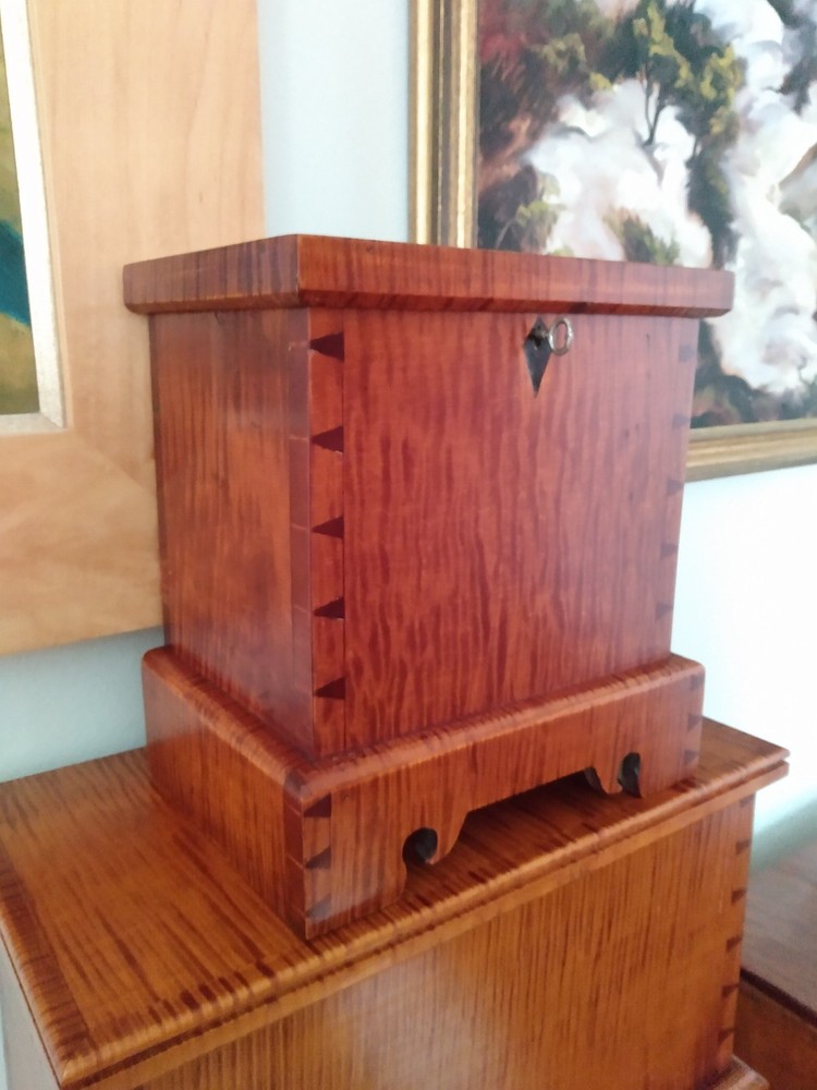 TIGER MAPLE SMALL CHEST