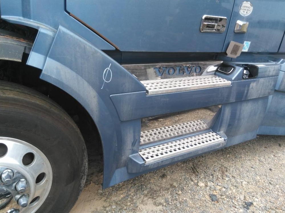 For 2013 VOLVO VNL SIDE FAIRING Left ,  GA