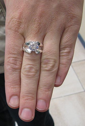 Stylish Sterling Silver Ring Engagement Hallmarked Solid 925 9mm Round CZ
