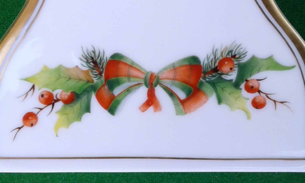 HEREND - NOEL - PORCELAIN QUARTZ MANTLE CLOCK - BOXED.