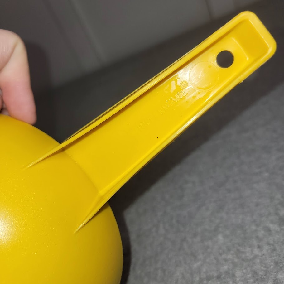 Tupperware 7" Mustard 1 Quart Strainer Colander With Handle #1200
