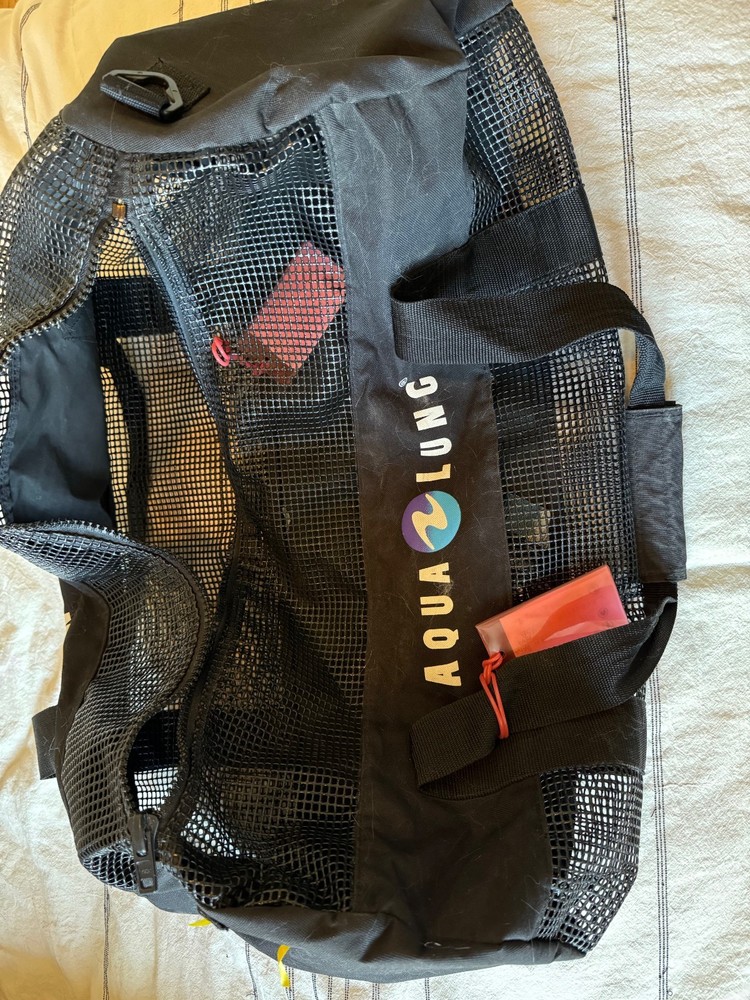 aqualung mesh travel dive bag with shoulder strap