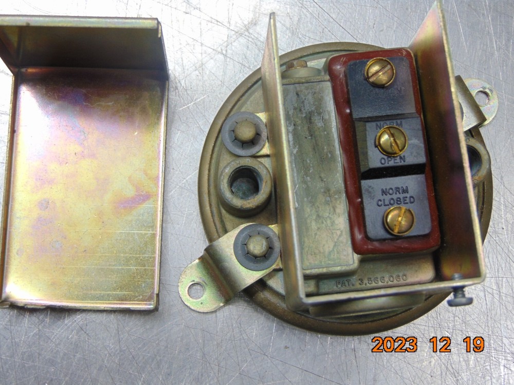 DWYER 1900-0 PRESSURE SWITCH