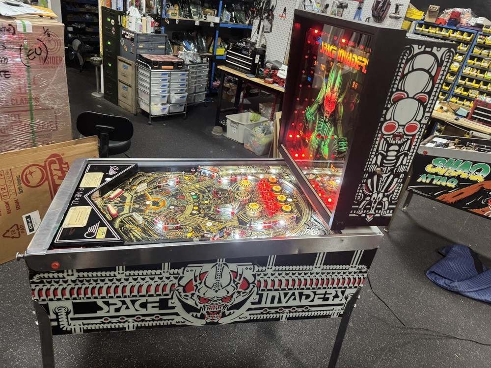 1980 BALLY SPACE INVADERS PINBALL MACHINE PROF TECHS PLAYS GREAT REFURBISHED