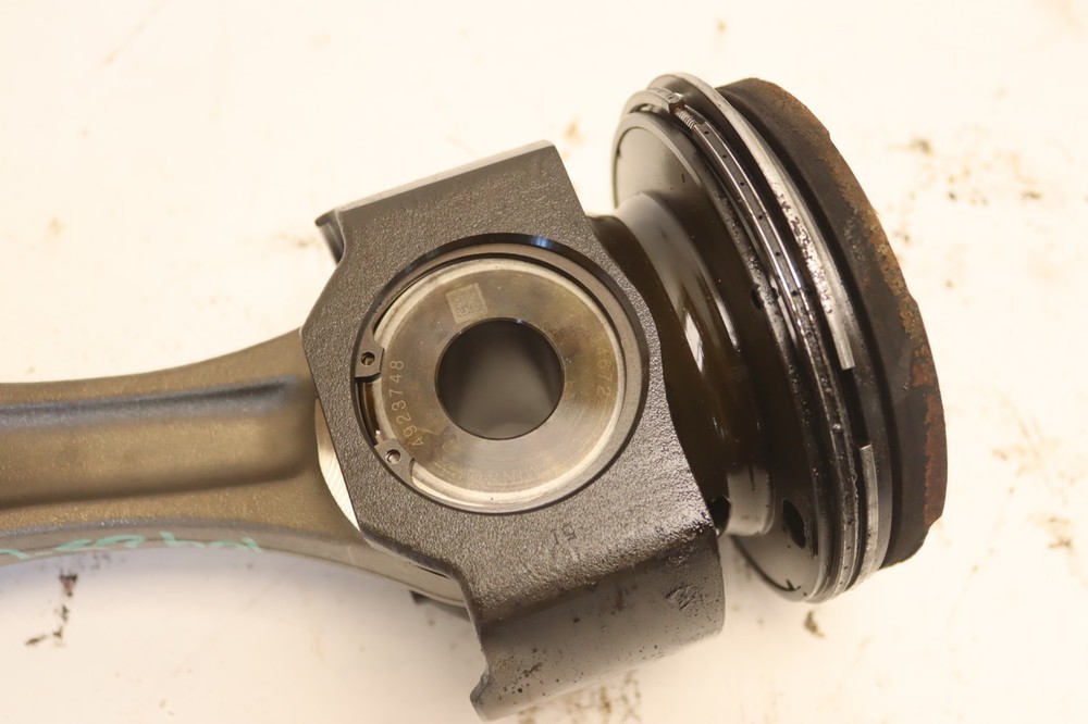 2013-2017 PETERBILT 579 CUMMINS ISX15 ENGINE PISTON CONNEECTION ROD OEM