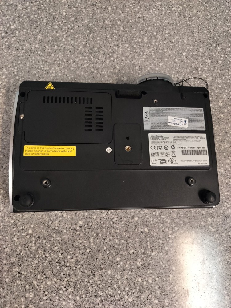 ViewSonic PJ258D Projector w/Case