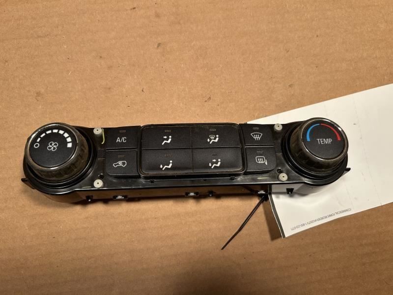 SIERRA250 2015 Glove Box 18882