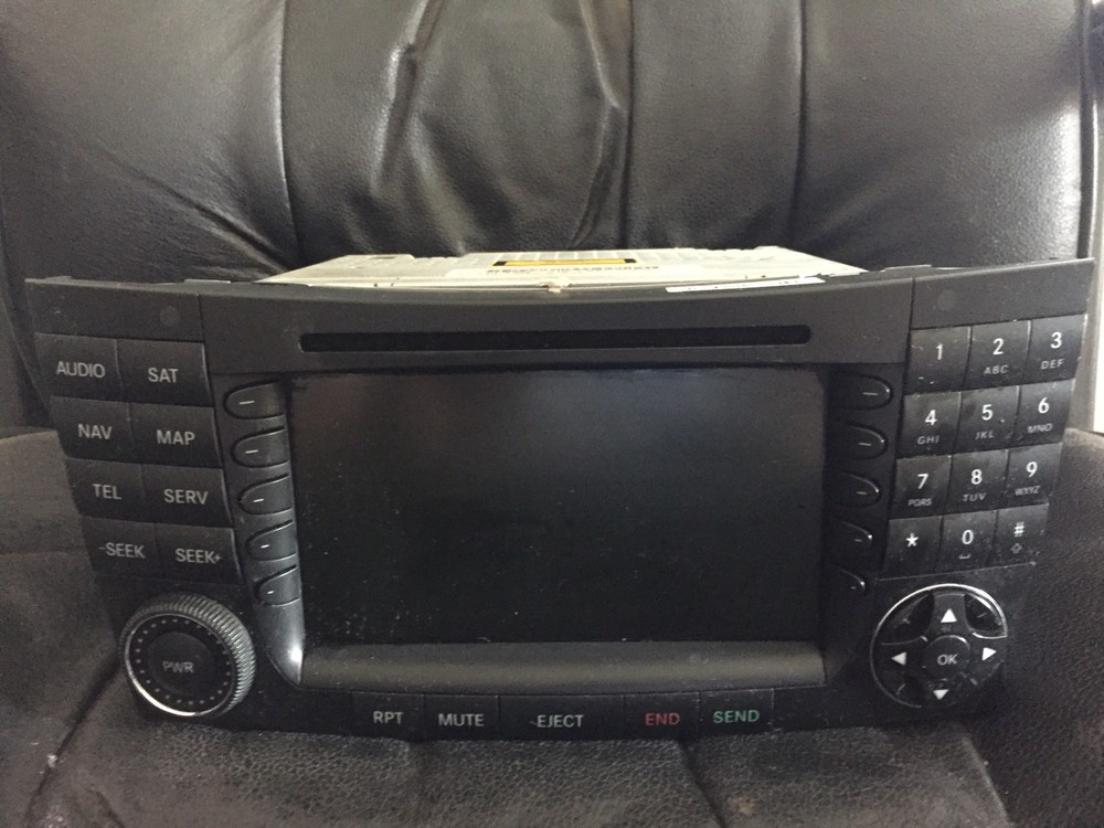 03-08 Mercedes E350 E550 E55 CLS500 CLS63 Command unit Navigation 2118203497
