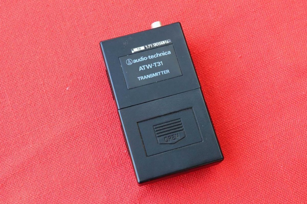 Wireless Transmitters ATW-AT31 WORK Audio Technical One Missing Battery door WV