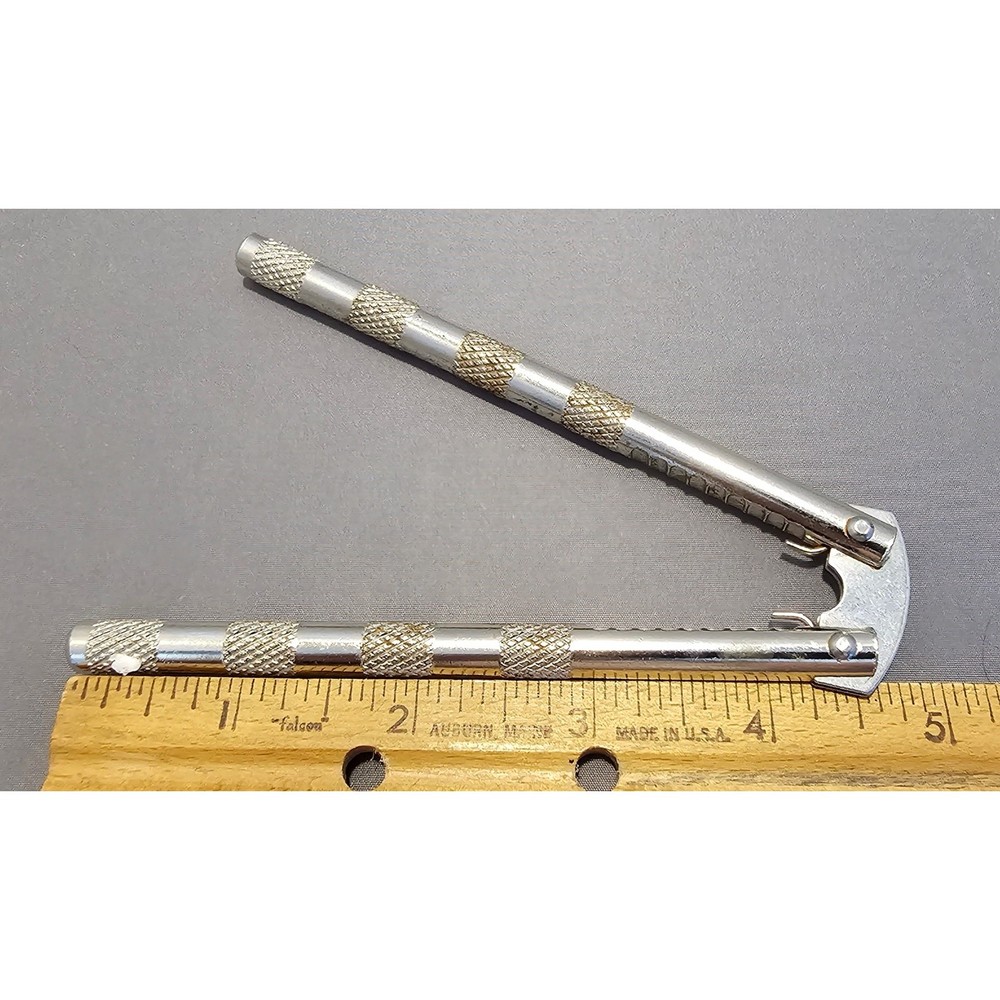 Vintage 4-1/2" Nut Cracker/Sheller - used