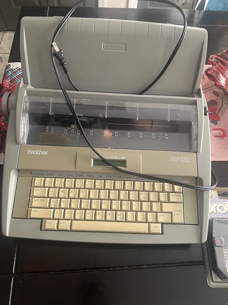 brother sx-4000 electronic typewriter What’s Two Extra Correctable  tested worki
