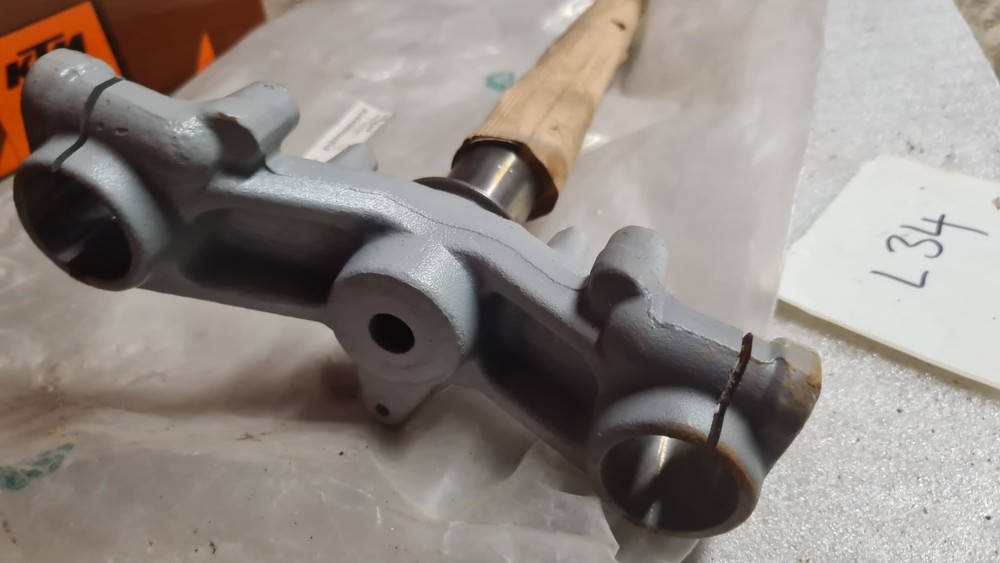 Lower Scooter Yoke New 802038914