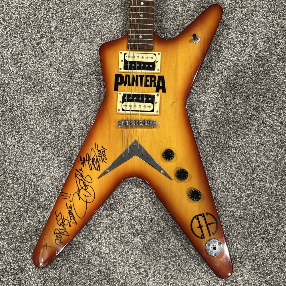 Zakk Wylde Signed Dean !