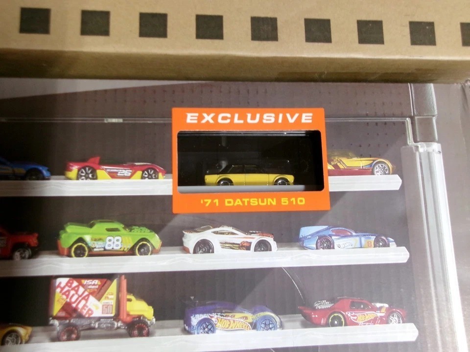 HOT WHEELS DISPLAY CASE with EXCLUSIVE ‘71 DATSUN 510 *PLEASE READ*
