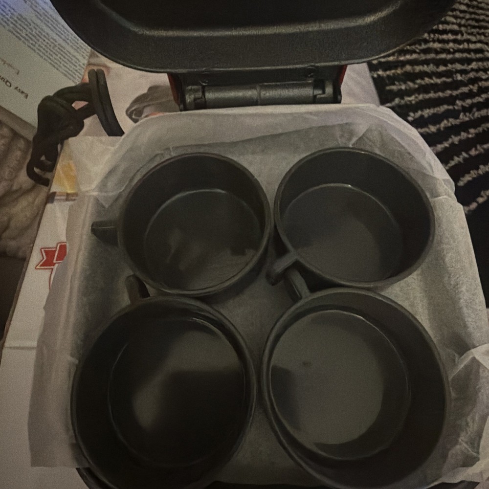 Dash Egg Bite Maker Red, Compact Design, 4 Egg Bites