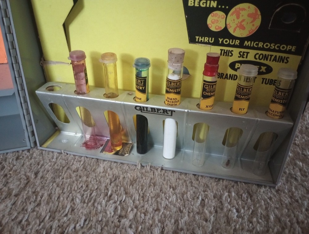 Gilbert 13041 Microscope And Lab Set