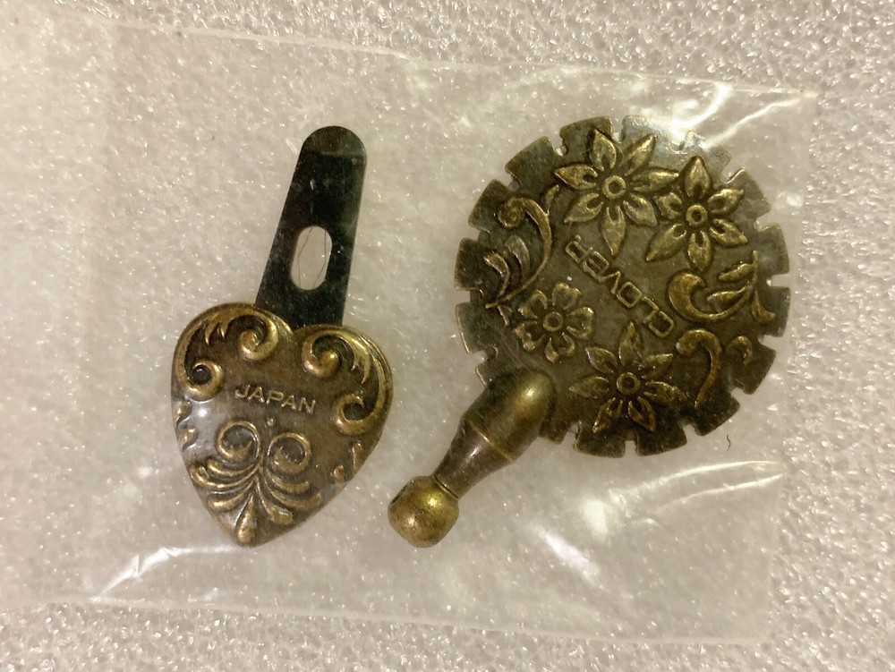 New Open Packages Clover Thread Cutter Necklace Pendant +Clover Needle Threader