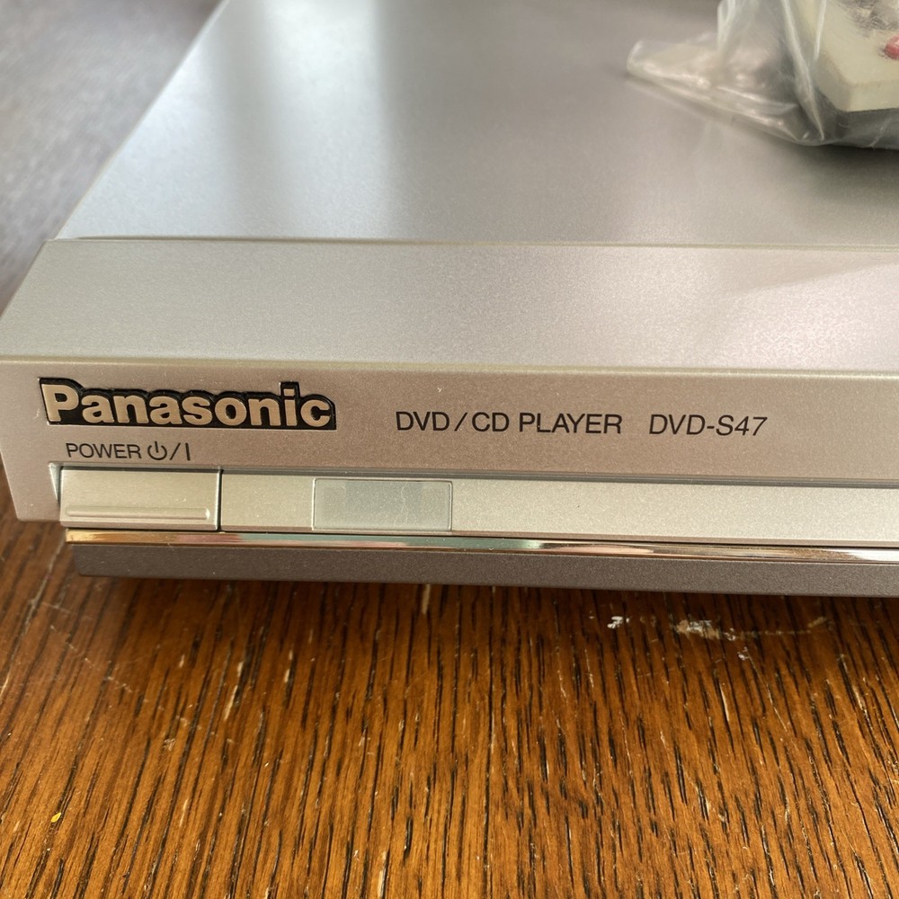 Panasonic DVD-S47 DVD/CD Player Silver Progressive Scan