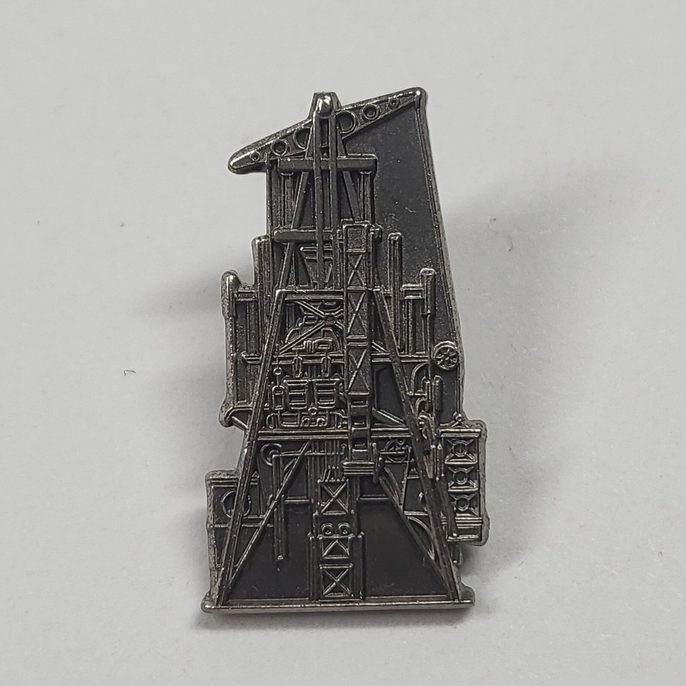 Oil Rig Derrick Platform Tower Lapel Pin Pewter