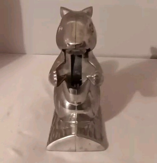 SQUIRREL NUTCRACKER - Lightweight Aluminum