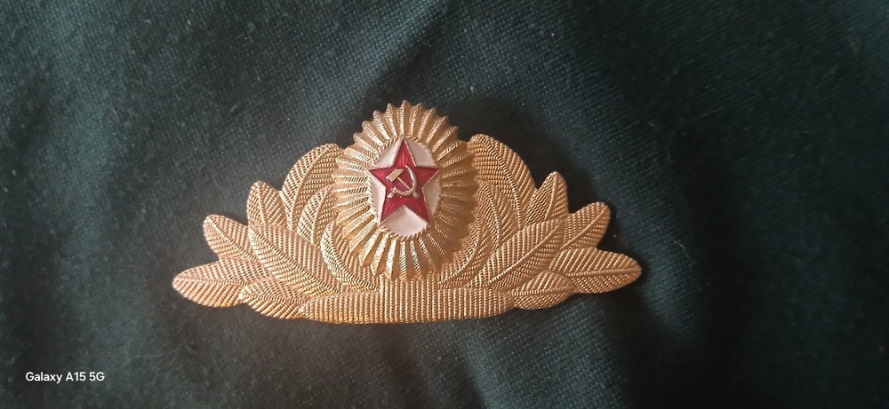 Russian Officer  Cap Badge/ Cold War Soviet Era