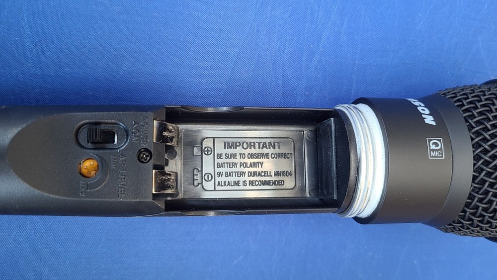 SAMSON UHF MICRO 32 CH DIVERSITY WIRELESS LAVALIERE & HANDHELD CAMERA MIC SYSTEM