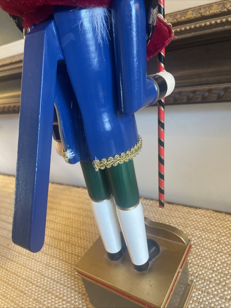 18” WOODEN DROSSELMEYER NUTCRACKER BALLET NUTCRACKER on Clock