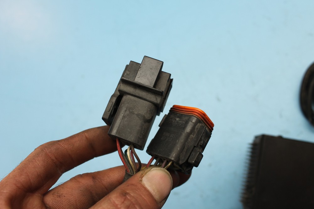 932 96 HARLEY-DAVIDSON ELECTRA GLIDE CB RADIO MODULE UNIT BOX