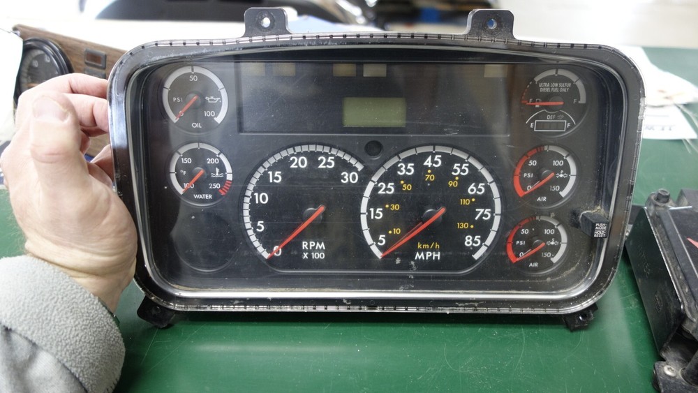 Freightliner Instrument Cluster A22-66235-105