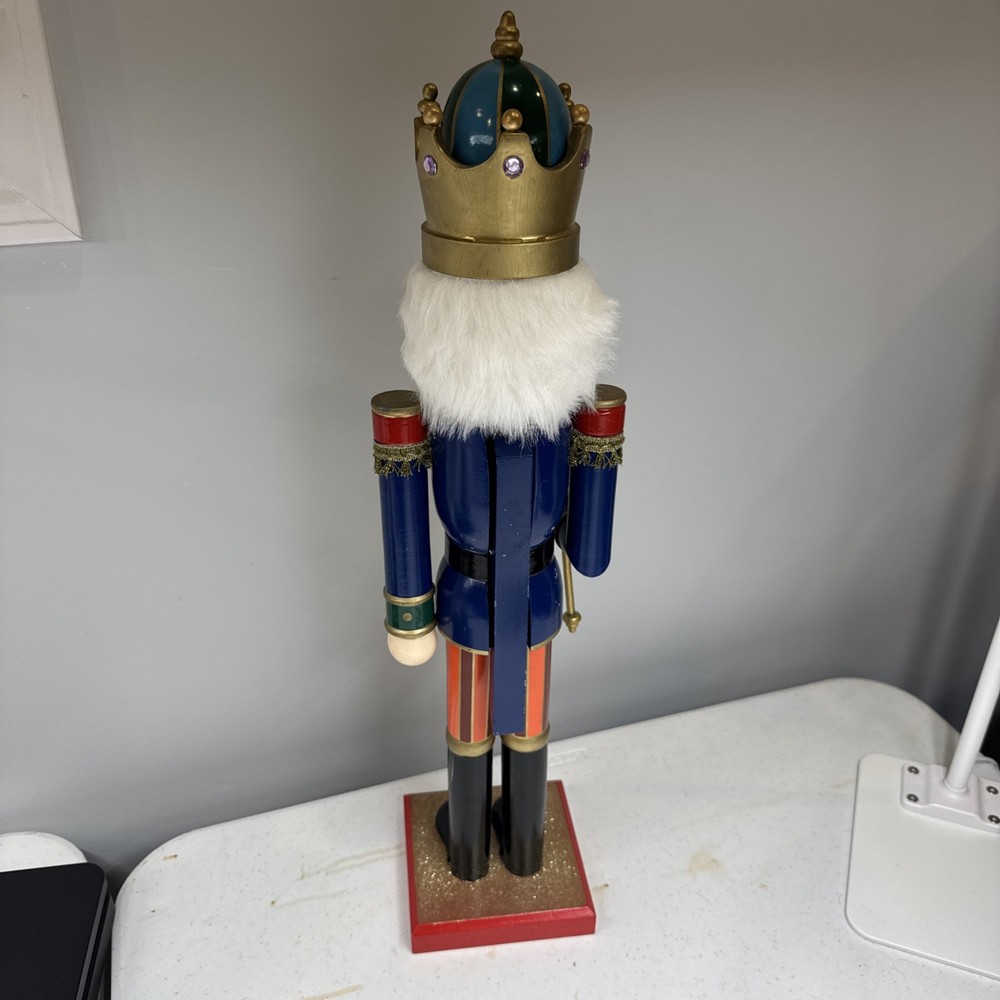 24 In Tall Beautiful Soldier Nutcracker