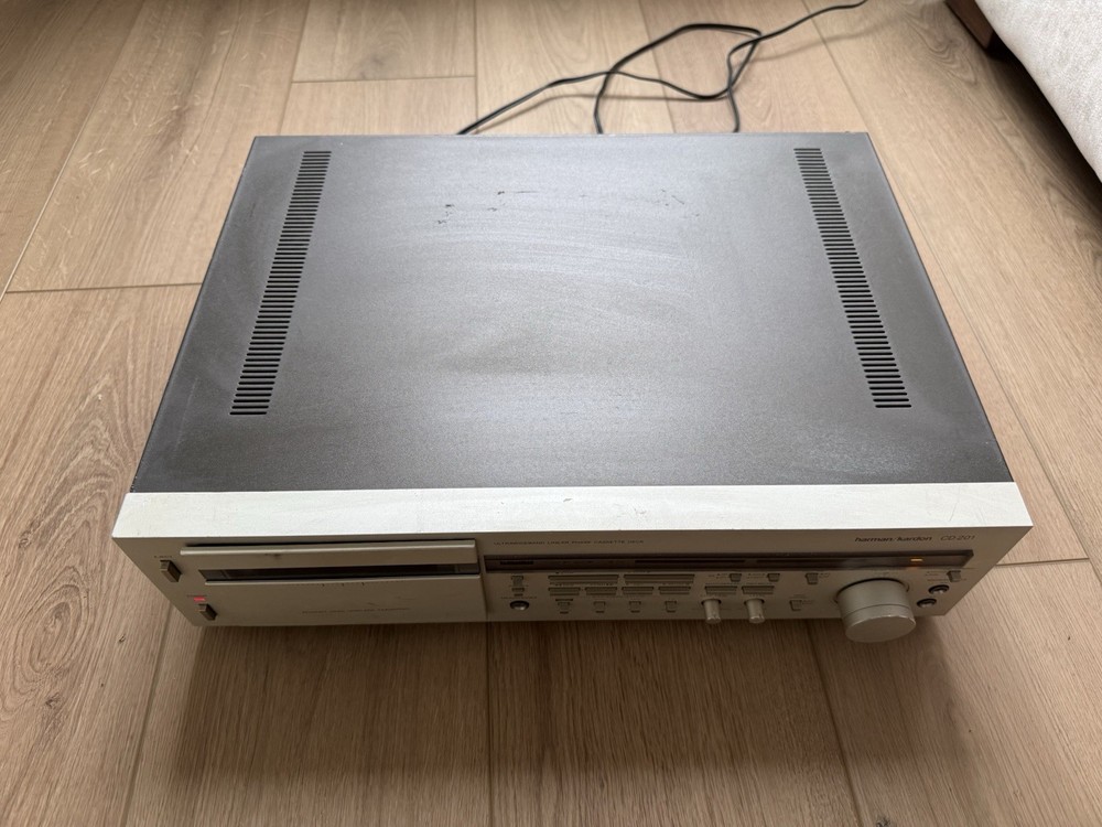 Harmon/Kardon CD 201. Ultrawideband Linear Phase Cassette. Powers On Clean