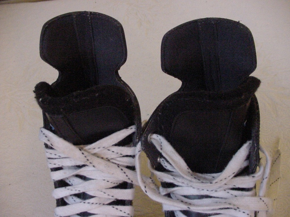 Bauer Elite Ice Hockey Skates Size 4 R Intermediate
