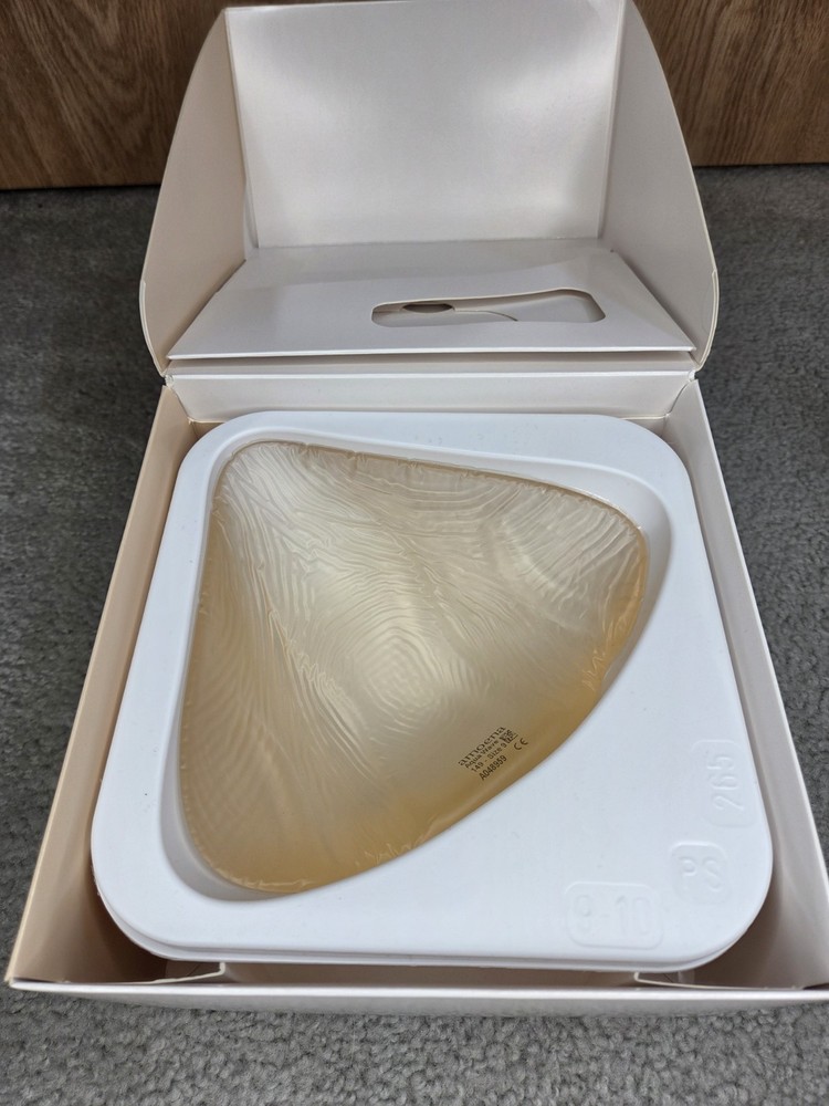 Amoena Basic Light 2S 292 Size 9 With Storage Box Worn Either Side