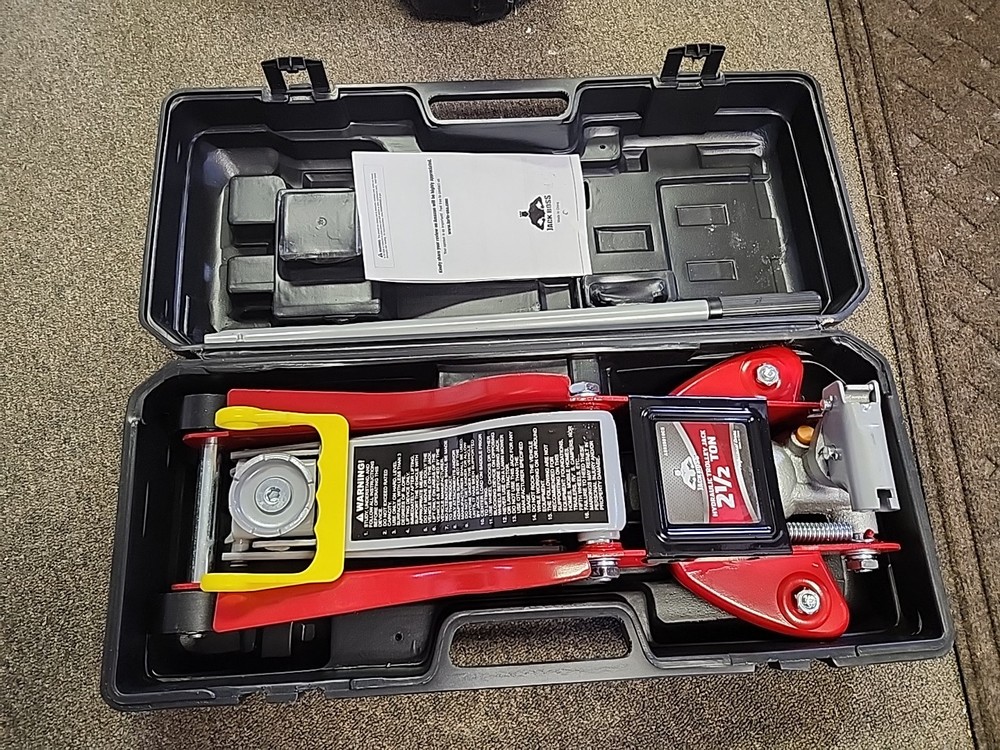 Jackboss 2.5 Ton Hydraulic Low Profile Floor Service Jack