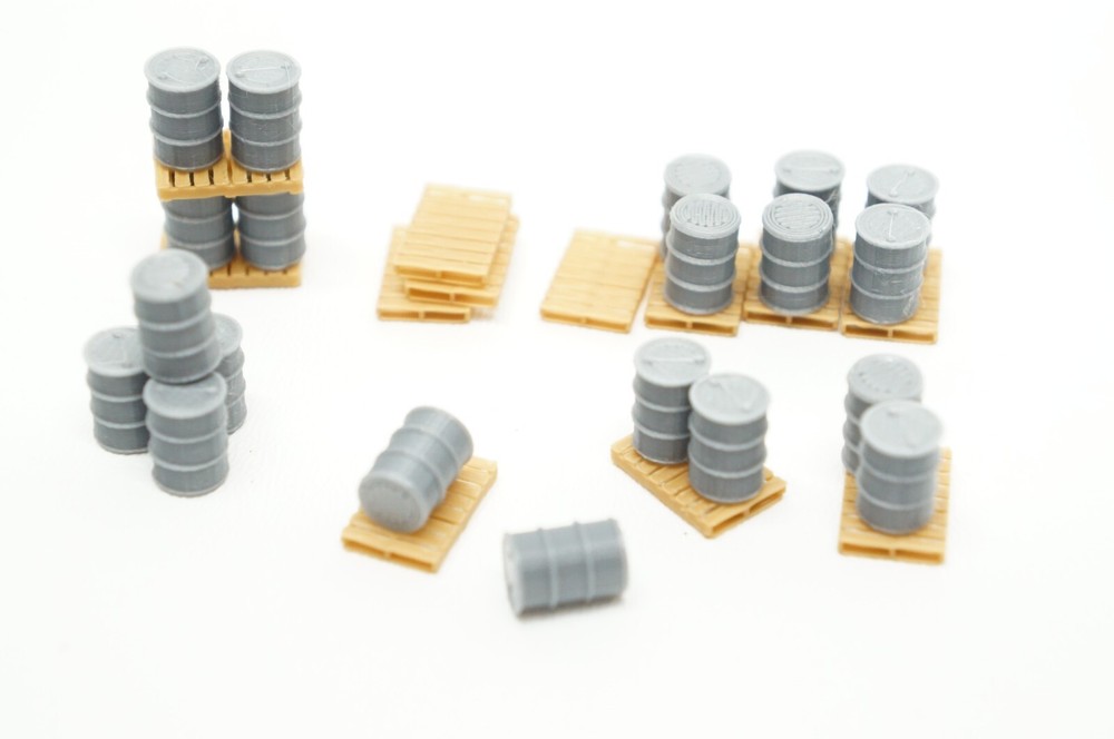 HO Scale Pallets & Drums - 20 Silver Drums & 12 Pallettes - Loading Dock