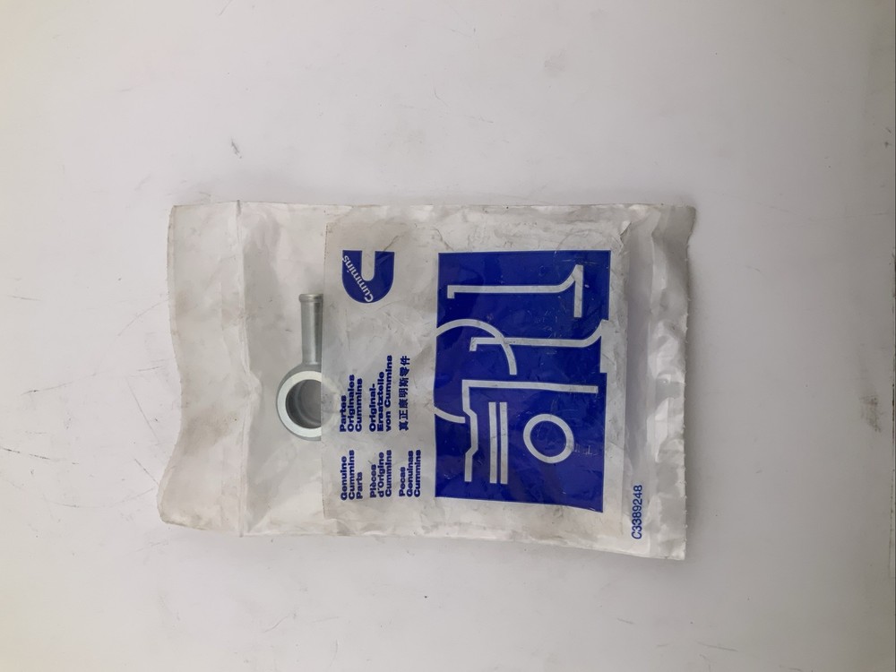 NEW OEM CUMMINS FITTING BANJO 3911447