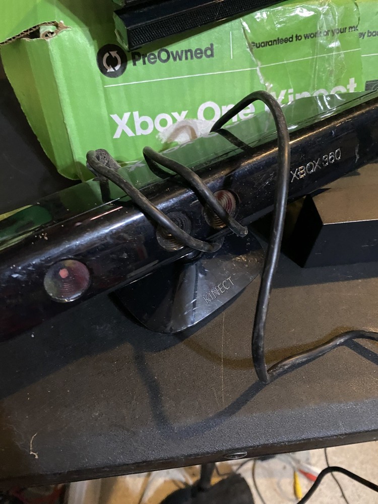 Microsoft Xbox One Kinect Sensor lot of 2 untested