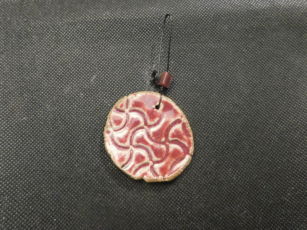 SMALL CLAY WALL HANGING! e373XTT