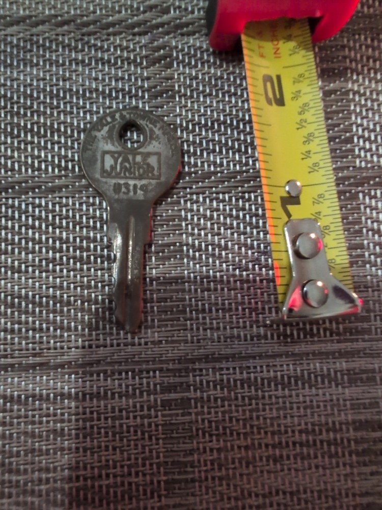 Yale Junior Key U319