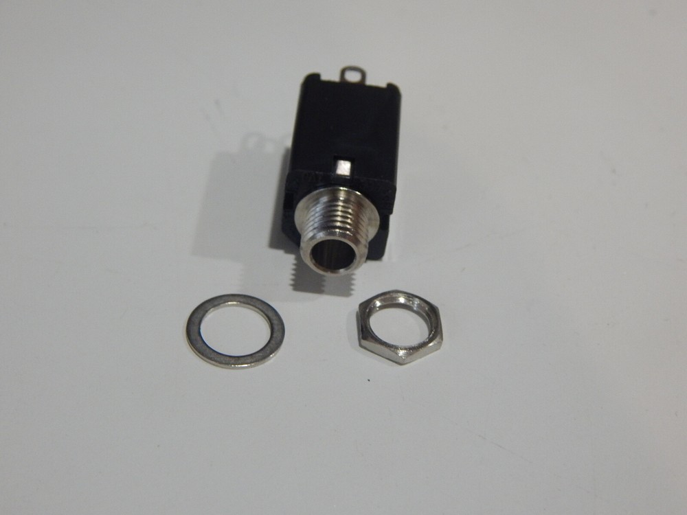 SWITCHCRAFT UJ-4B STEREO PHONE JACK FEMALE 3 POSITION PANEL MOUNT -FAST SHIPPING